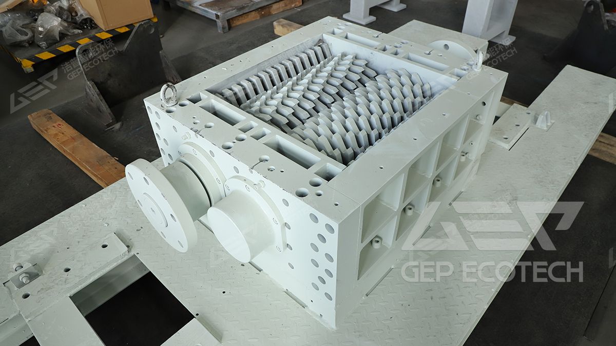 Small double-shaft shredder Small double-shaft shredder