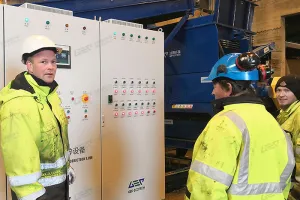 Industrial shredder machine for hard plastics