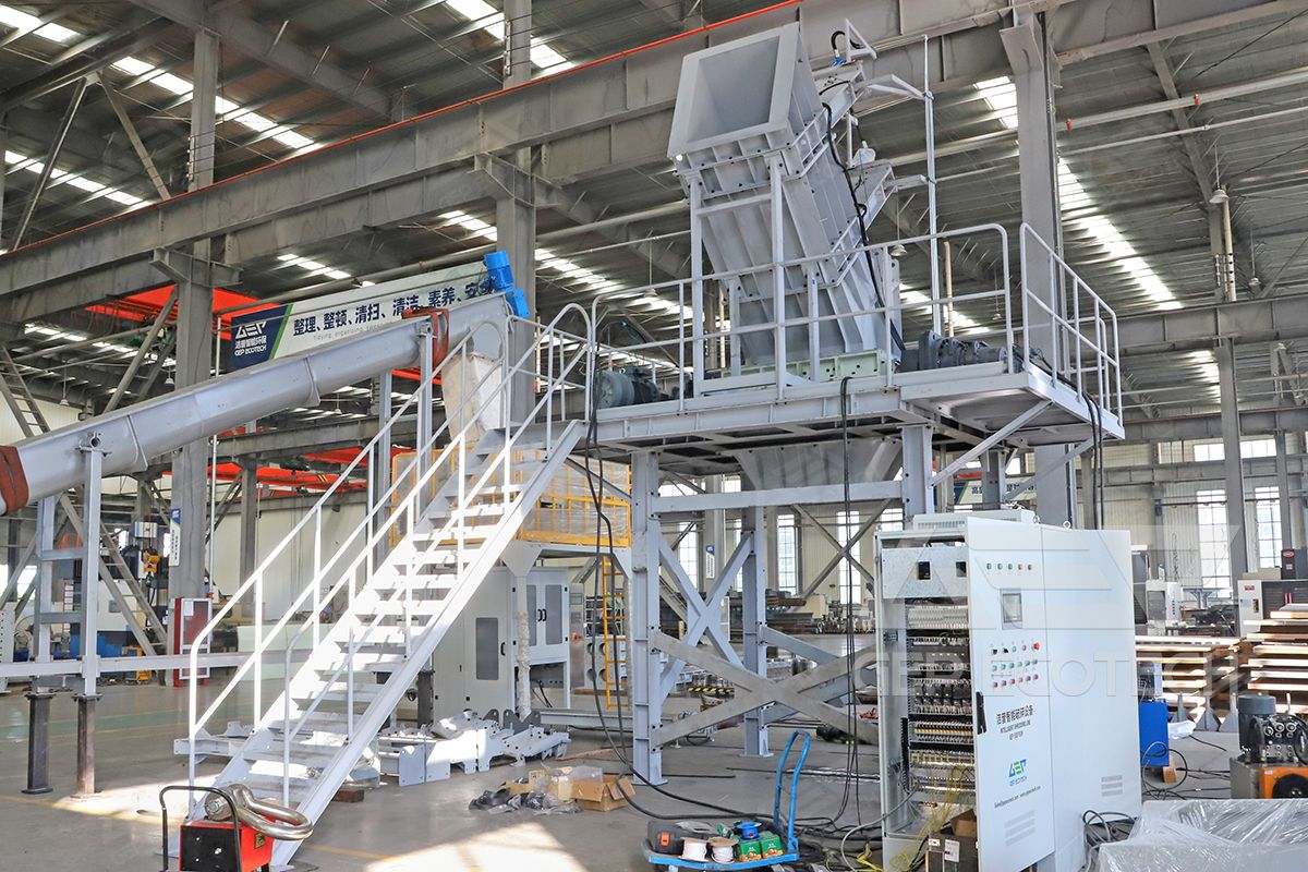 Zero-Discharge Charged Shredding System Zero-Discharge Charged Shredding System