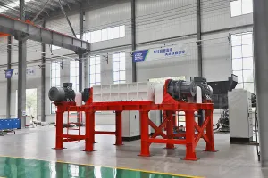 Hydraulic baler used in solid waste recycling