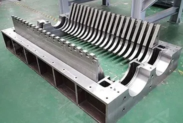 Anti-winding Fixed Cutters