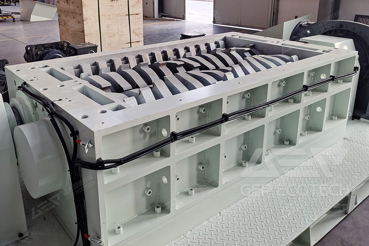 Dual-shaft shredder Dual-shaft shredder