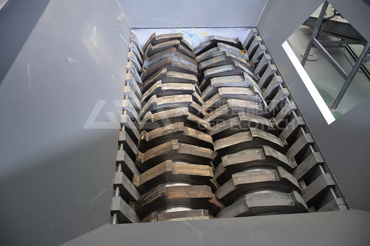 Industrial wood shredder Industrial wood shredder
