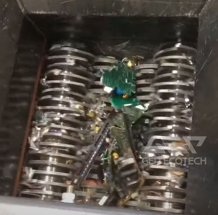 4-Shaft Shredder for PCB Board Recycling 4-Shaft Shredder for PCB Board Recycling