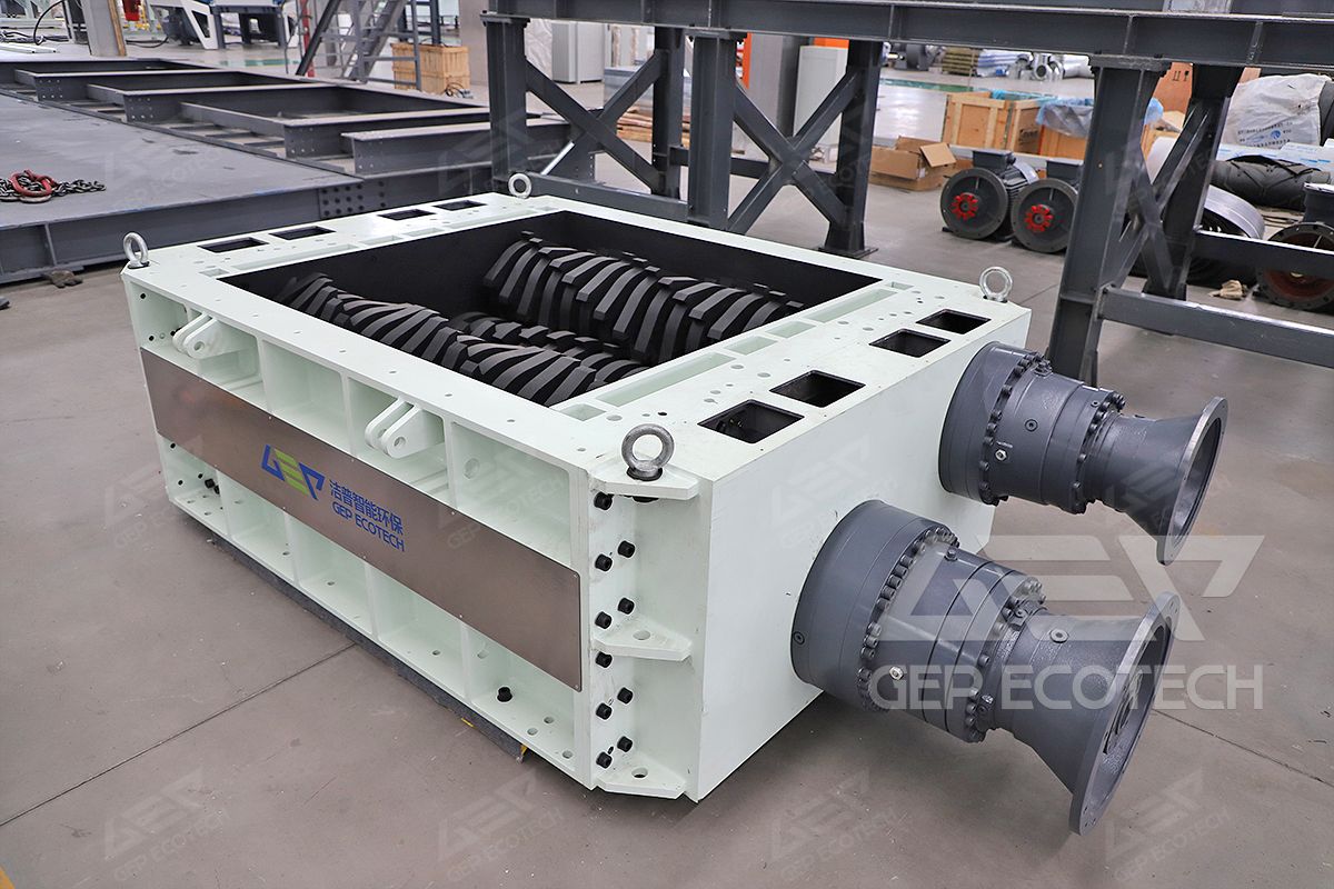 Four-shaft shredder Four-shaft shredder