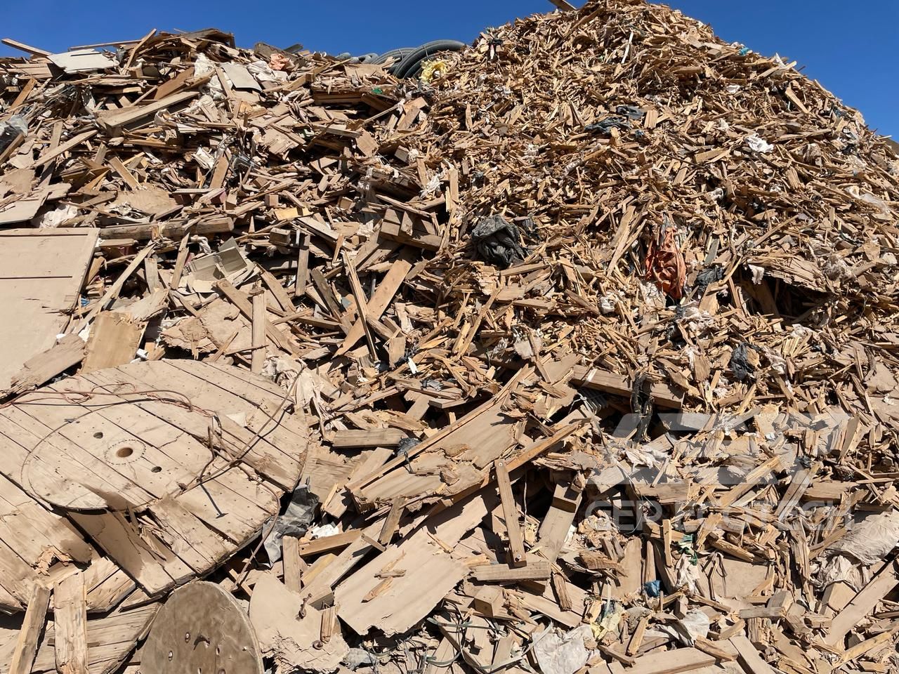 Iron-Contaminated Waste Wood